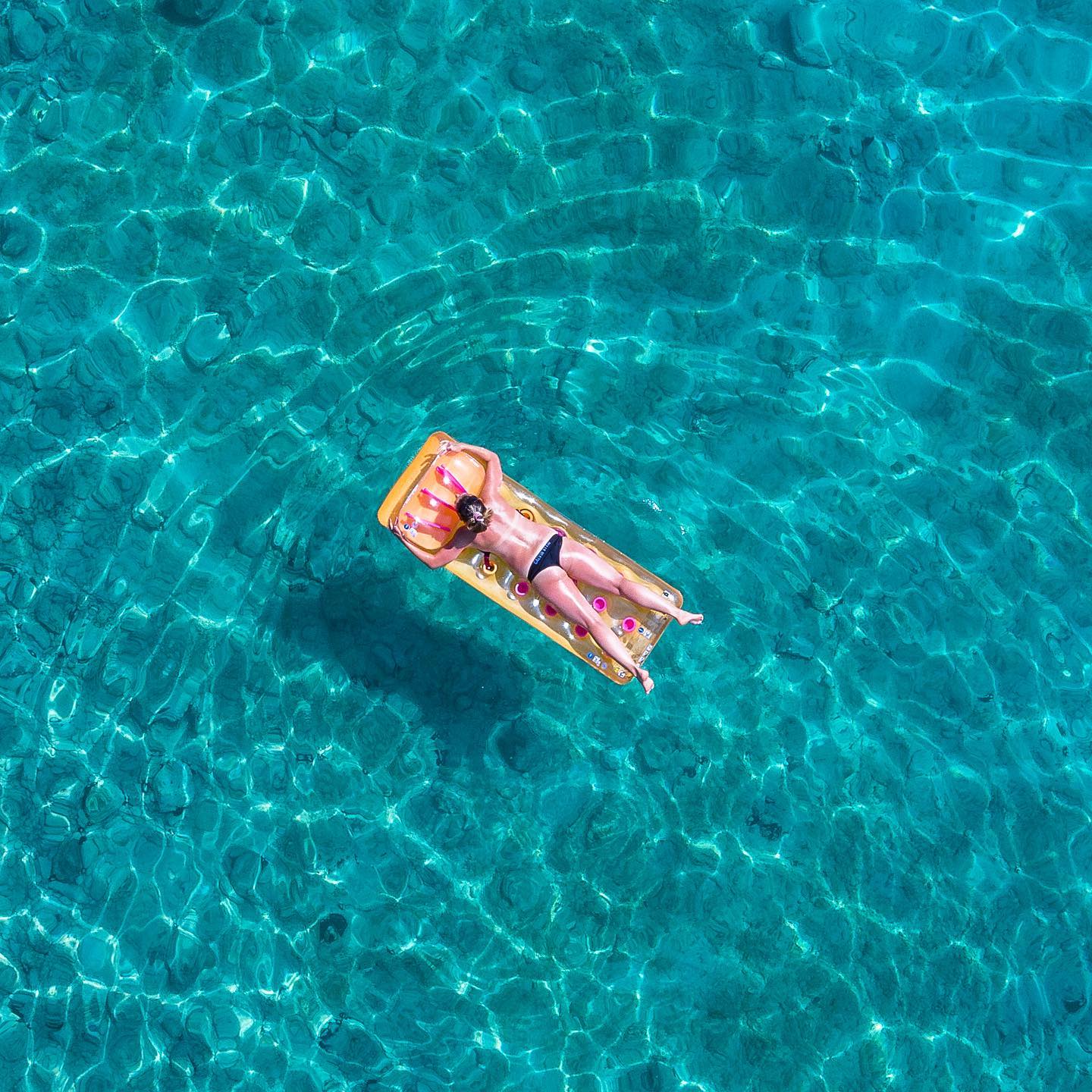 Tourists preparing for Blue Grotto tour